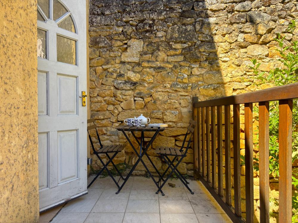 la petite terrasse accessible depuis la cuisine 