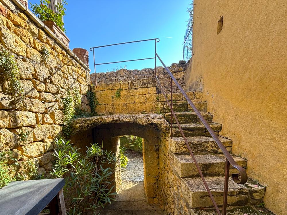les escaliers du chemin de ronde