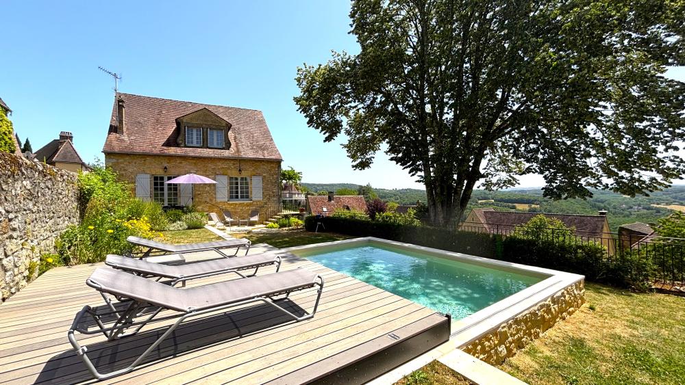 La maison, la pisicne ... et le magnifiue tilleuil 