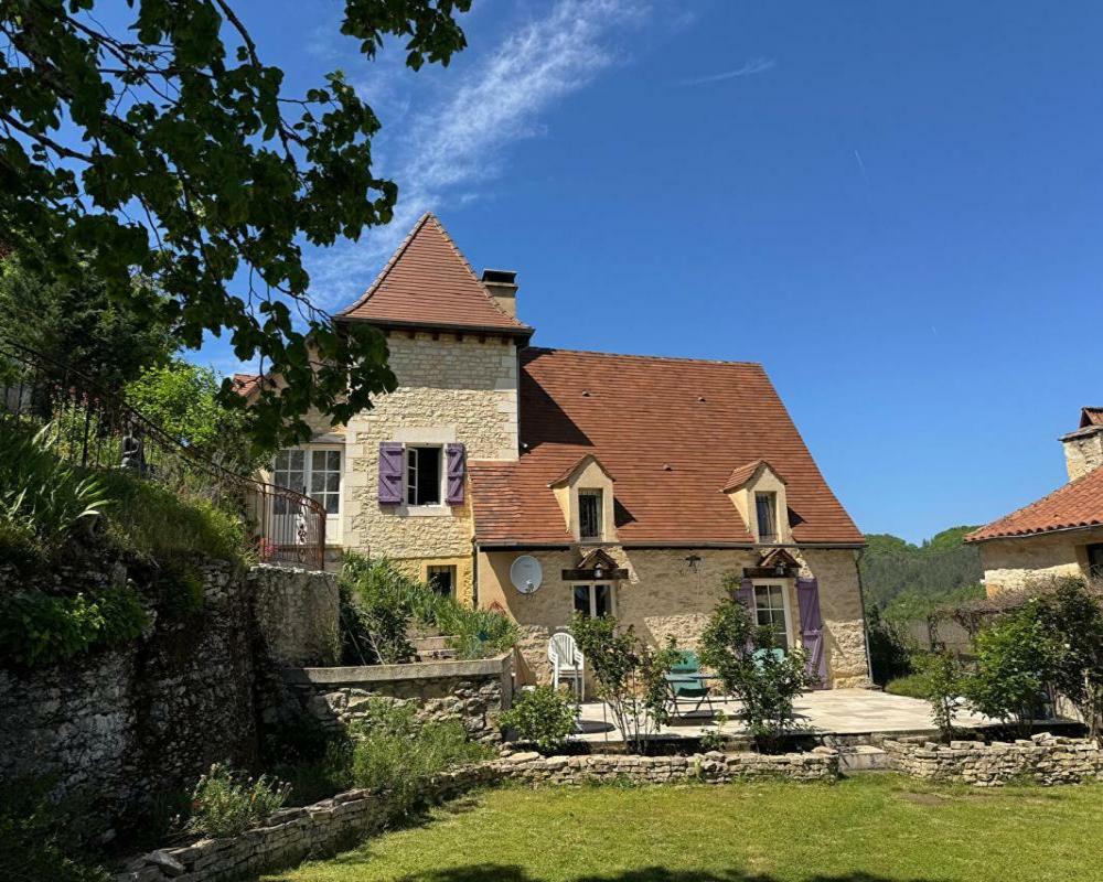 La maison principale et la terrasse
