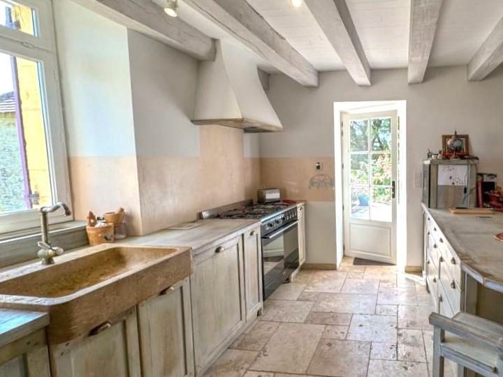 La cuisine toute équipée