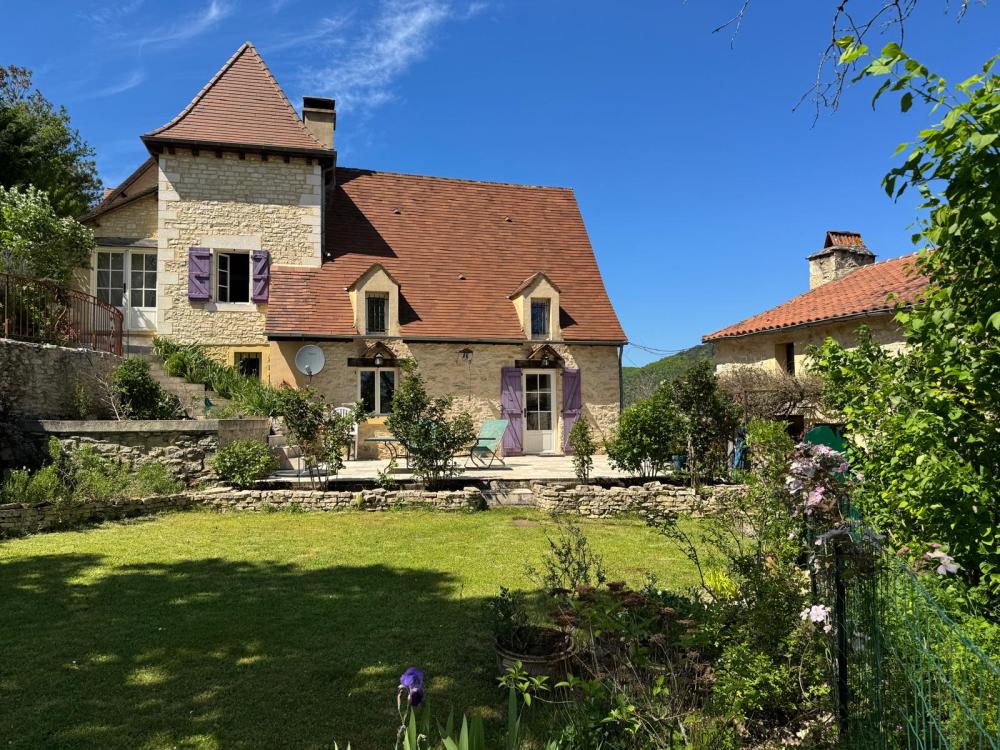 La maison principale et la terrasse