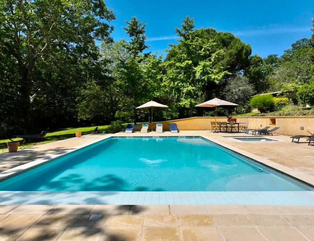 La superbe piscine privative 