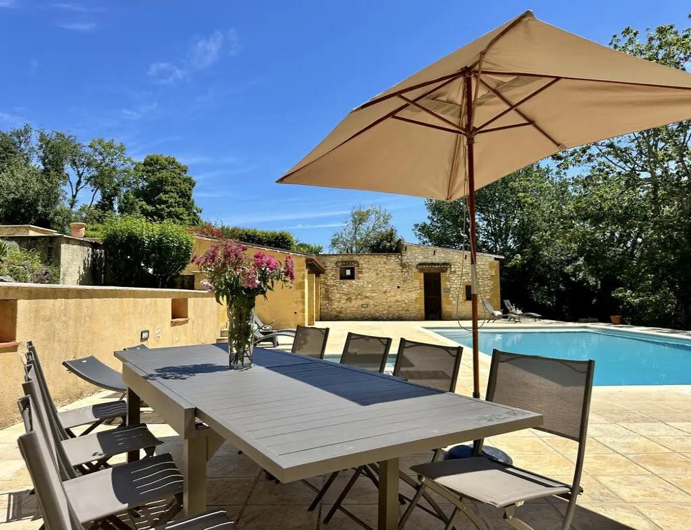 La seconde terrasse au niveau de la piscine 
