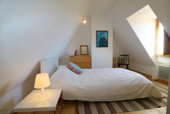 la seconde chambre avec 1 lit simple 