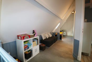 The main house : the corridor with toys for the little ones 