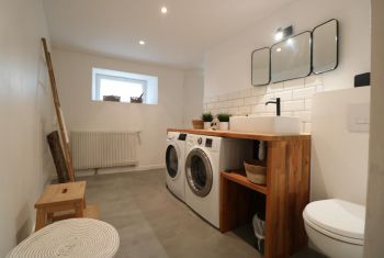 The main house : the bathroom on the groundfloor 