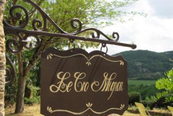 Arrivée au gite, jardin et vue  