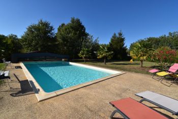 La piscine avec son abri téléscopique