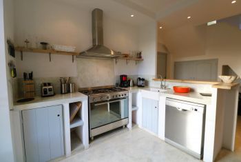 The fully fitted kitchen