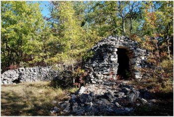 Les cabanes en pierre sèche classés près de la maison