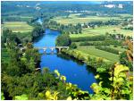 The Dordogne river at St Cyprien, ideal for a swim, is only 1,5km away 
