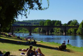 dordogne river at Le Buisson de Cadouin 