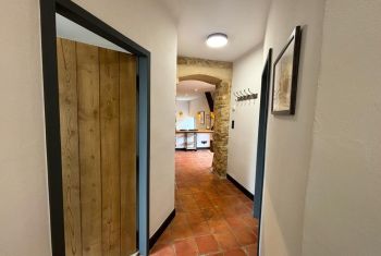 le couloir du salon à la cuisine 