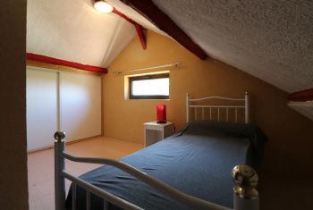 la chambre simple à l'étage