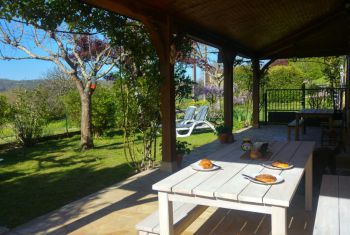 la terrasse à l'avant de la maison 