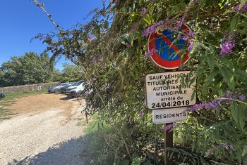 RARE à Domme - la maison bénéficie d'un parking réservé aux résidents (à 60m)