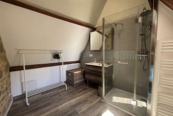 elle bénéficie d'une grande salle d'eau privative 