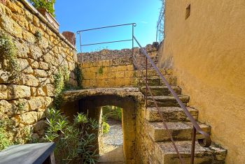 les escaliers du chemin de ronde