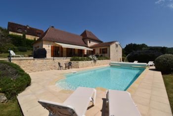 La maison avec sa piscine privée