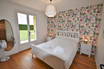 La deuxième chambre aussi avec accès au jardin