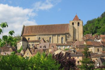 the busy village of st Cyprien 