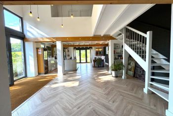 La splendide pièce à vivre dans son esprit loft