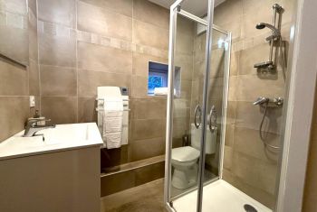 et sa salle d'eau ensuite 