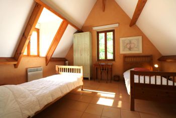 The twin bedroom 