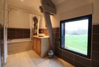 Beynac tabacco barn - the shower room at 1st floor