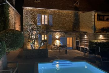 La maison à la nuit tombée