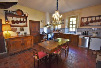 The fully equipped kitchen