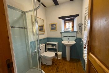 Elle bénéficie de sa salle de bain privative 