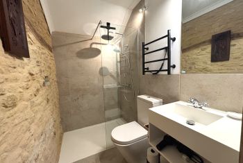 et une toute nouvelle salle d'eau privative 