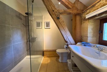 Elle bénéficie d'une toute nouvelle salle d'eau