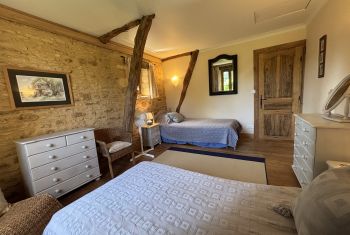 La chambre attenante avec 2 lits simples 