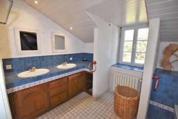 avec salle de bain attenante