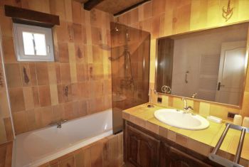 La Fermette - ground floor bathroom