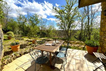 La terrasse privative avec vue sur la vallée 