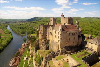 et son célèbre château féodal