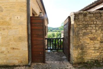 le portail depuis la ruelle 