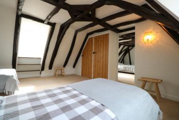 the to bedrooms at 1st floor are interconnected 