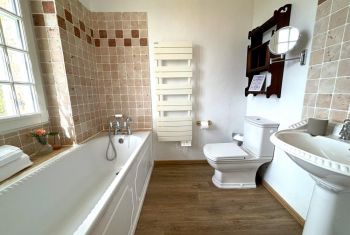 avec salle de bain attenante