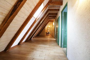 The large corridor leading to  3 other bedrooms 