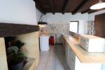 La Colline de Queyrelong  - the fitted kitchen 