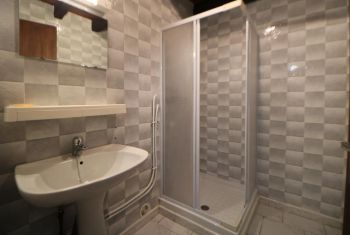 La Colline de Queyrelong  - the shower room on the groundfloor 