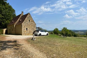 L'arrivée à la maison et l'espace parking 