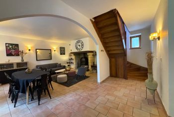 L'entrée et l'escalier desservant l'étage 