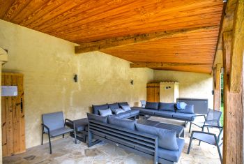 La piscine et son pool house 