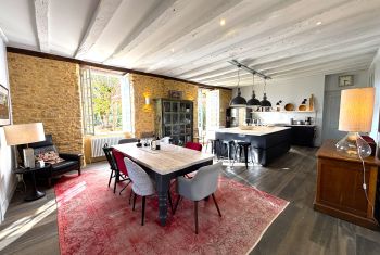 La spacieuse cuisine / salle à manger